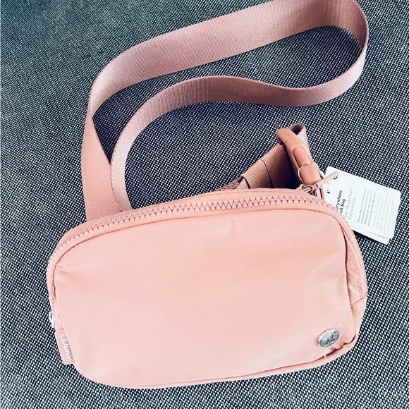 Lululemon Everywhere Belt Bag *1L - Picture 5 of 9